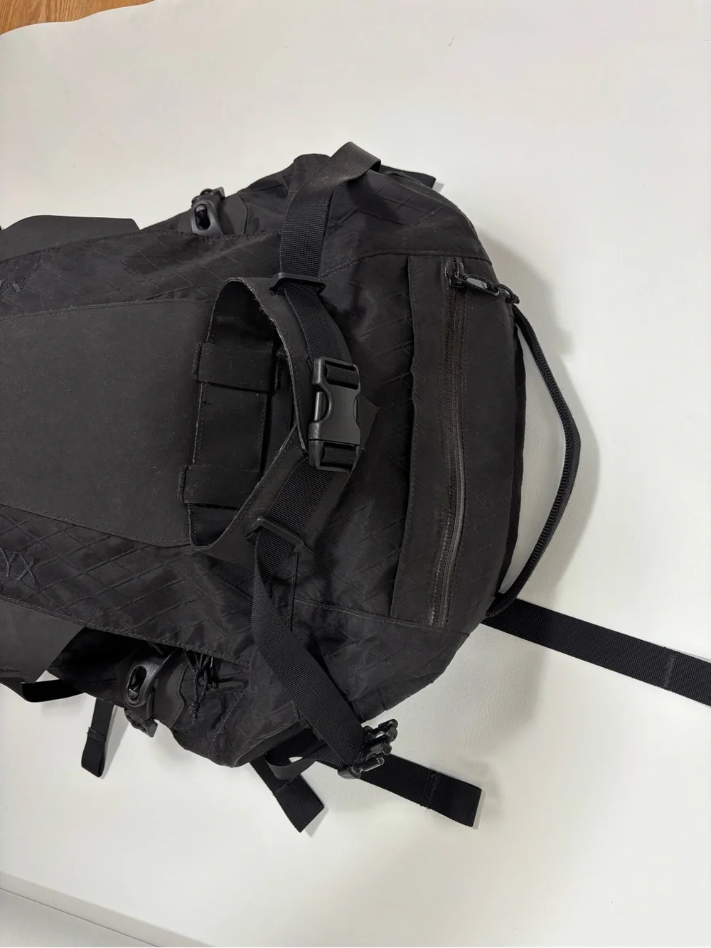 Arc'teryx M40 Black Men's Technical Pack with Adjustable Straps
